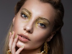 7 Produk Makeup Shimmer, Party Ready untuk Pesta Tahun Baru