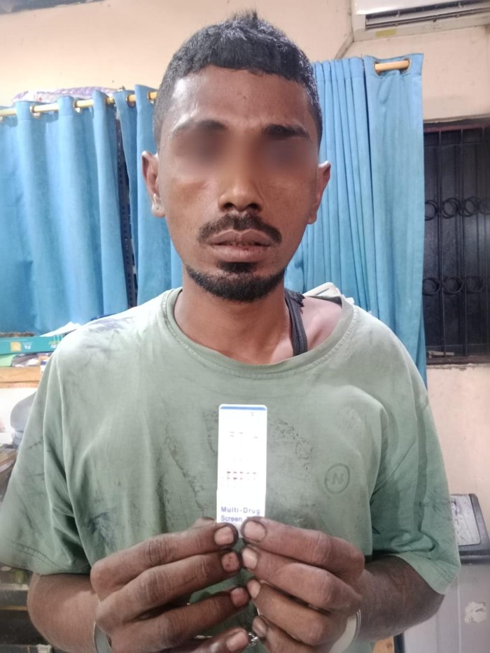 Mario (20), pria yang viral menenteng senjata tajam di busway Jalan Daan Mogot, Jakarta Barat diamankan polisi.