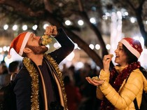 Mengapa Orang Makan 12 Butir Anggur di Bawah Meja Saat Tahun Baru?