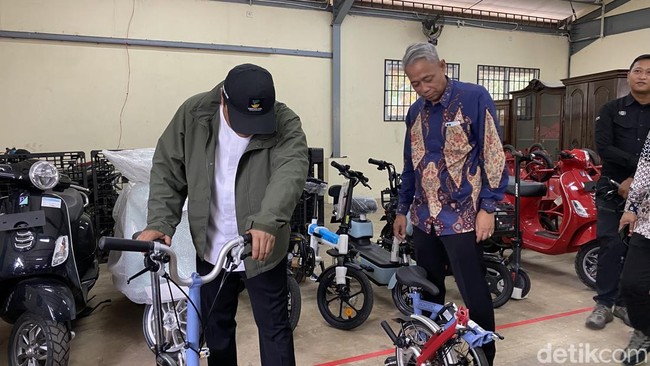 4 Kabar Rolls-Royce Tak Bertuan dan Hadiah Undian Belasan Miliar