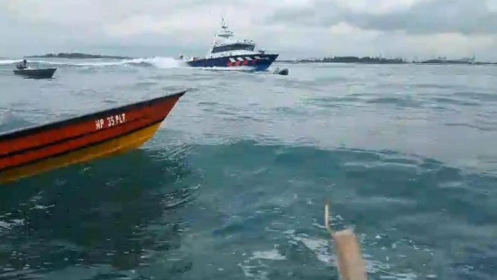 Sejumlah nelayan asal Batam, Kepulauan Riau mendapatkan intimidasi dari kapal patroli Marine Police Singapura. Intimidasi itu terjadi di perairan Pulau Nipah pada Selasa (24/12/2024).