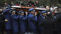 Presiden Rusia Vladimir Putin meminta maaf usai jatuhnya pesawat Azerbaijan pada Rabu lalu. Dalam pernyataan, dia juga mengucapkan belasungkawa atas kejadian yang disebut sebagai insiden tragis.