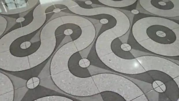 Motif Lantai Keramik Cacing Besar Alaska