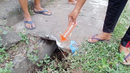 Olah TKP pria mabuk tewas tabran deker jalan di Flores Timur, NTT, Minggu (29/12/2024). (Istimewa)