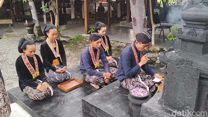 Suasana wisata kuliner dan budaya Omah Cantrik di Nanggulan, Kulon Progo, Senin (30/12/2024).