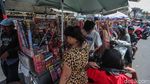 Pedagang Kembang Api Menjamur Jelang Tahun Baru