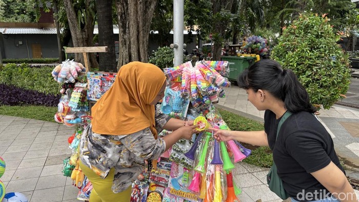 pedagang terompet surabaya