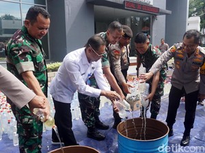 Akhir Tahun, Polrestabes Surabaya Musnahkan 15 Kg Sabu-527 Knalpot Brong