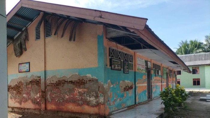 Penggalangan donasi untuk renovasi SD yang rusak di Pangkep.