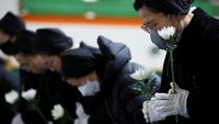 Pejabat Korea Selatan mengatakan mereka sedang menyelidiki penyebab kecelakaan tersebut, termasuk kemungkinan tabrakan dengan burung, yang menewaskan hampir seluruh 181 orang di dalam pesawat.