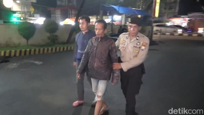 Pria di Makassar diamankan polisi usai kedapatan membawa senjata rakitan. Reinhard/detikSulsel