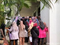 Ramai-ramai Warga ke Kantor Gubernur Aceh Ngarep Modal Usaha, Ternyata Hoaks