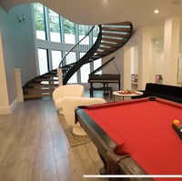 Melalui akun YouTube pribadi miliknya Nikita memperlihatkan isi rumahnya di Los Angeles, Amerika. Didominasi warna putih, rumah istri Indra Priawan itu tampak megah dilengkapi dengan piano dan meja billiard. Foto: YouTube/Nikita Willy Official
