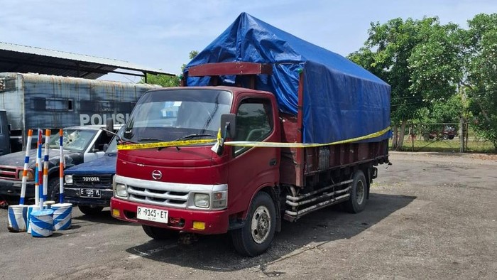 Satu truk bermuatan ribuan botol ciu diamankan Polres Indramayu