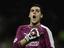 Sebastian Viera. Messi tiga kali menghadapi Viera, yang main untuk Villarreal, pada 2005-2009. Bukan cuma tak bisa menjebol gawang Viera, timnya Messi pun kalah dua kali dari tiga pertemuan itu. Foto: Getty Images/Paul Gilham