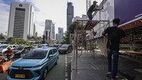 Acara malam pergantian tahun pada Selasa 31 Desember 2024 tersebut mengambil tema Semarak Jakarta Mendunia. ANTARA FOTO/Dhemas Reviyanto  