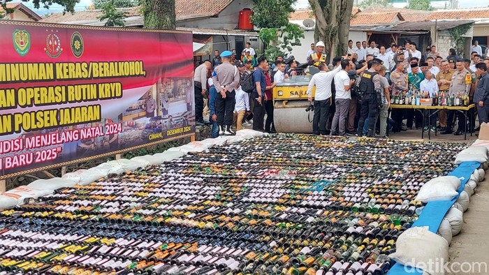 Stoom gilas belasan ribu botol miras di Cimahi-KBB