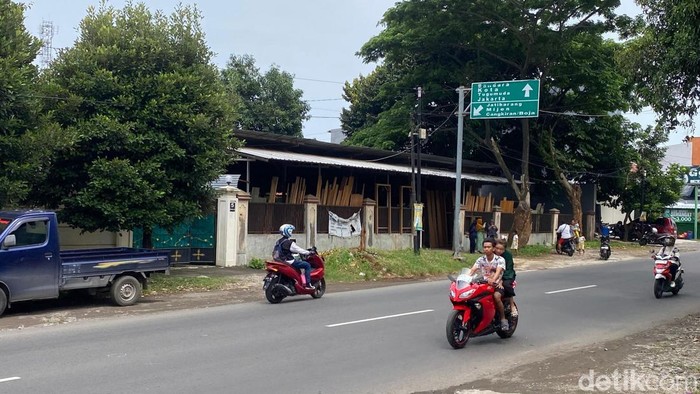 Suasana lokasi rekonstruksi penembakan Gamma, di Alfamart Kalipancur, Kecamatan Ngaliyan, Kota Semarang, Senin (30/12/2024).