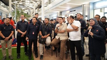 Adapun Stasiun Senen dipilih lantaran ramai dipadati menjelang Nataru. Stasiun Pasar Senen salah satu stasiun yang terbanyak dari jumlah kedatangan dan keberangkatan. Jadi jaringan setiap hari dimonitoring 24 jam oleh tim baik dari tim Komdigi maupun dari operator seluler, tutup Angga.