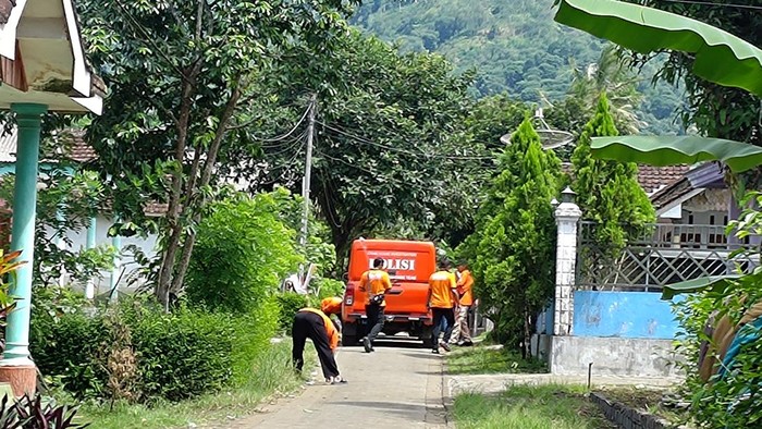 Tim Inafis Sisir Lokasi Pembunuhan Siswi MI Banyuwangi