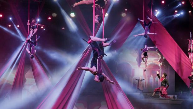 Saksikan berbagai pertunjukan berkelas internasional, hingga aksi para pemain sirkus internasional asal Amerika Serikat di Trans Studio Bandung