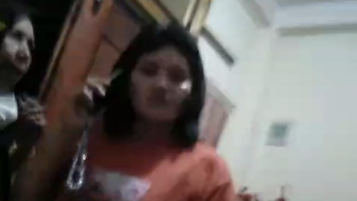 Viral oknum polwan di Baubau diduga aniaya lansia.