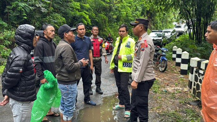warga temukan 2 mayat pemuda di sungai perbatasan malang