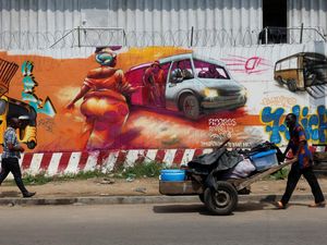 Warna-warni Mural Hiasi Pusat Ekonomi Pantai Gading