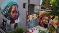 Festival Grafiti Ivory Graff perdana menarik sekitar 40 seniman nasional dan internasional yang menghabiskan waktu dua minggu pada bulan November untuk mengubah tembok-tembok yang hambar menjadi karya seni sepanjang 300 meter.