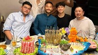 Tidak hanya berhubungan baik dengan orang yang hendak dibantu, Willie Salim juga berteman dengan para Sultan. Ia berteman dekat dengan Ben Sumadiwiria. Foto: Instagram/willie27_