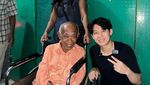 Willie Salim Hobi Traktir Orang hingga Bantu Pedagang Kaki Lima