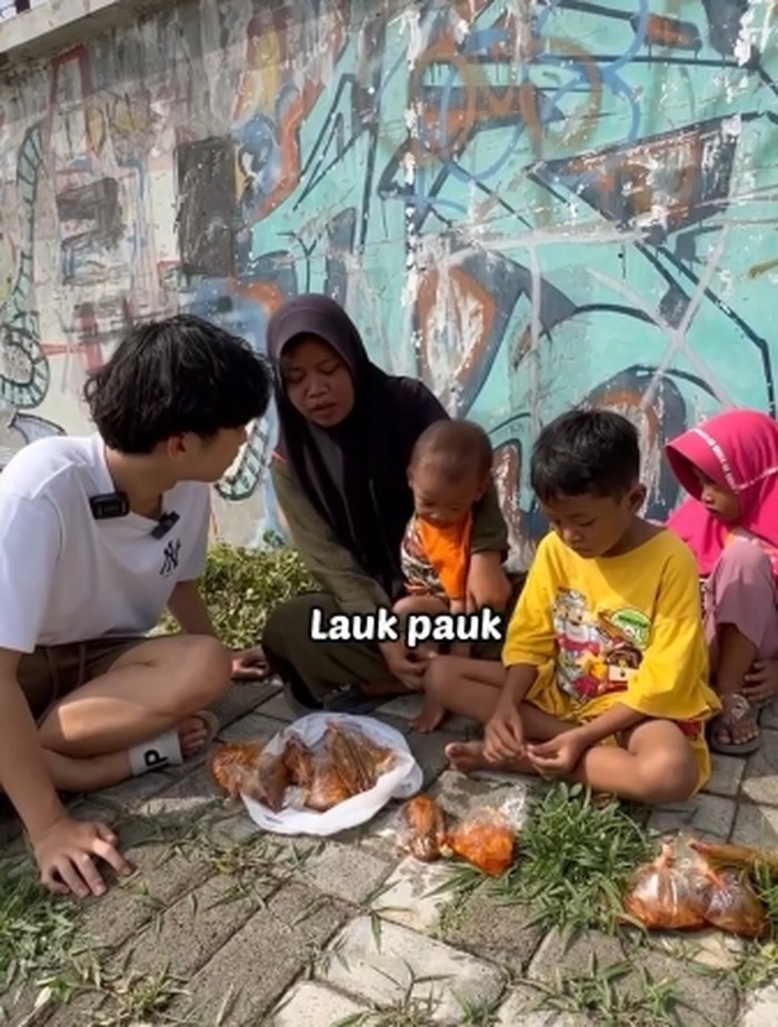 Willie Salim Willie Salim Hobi Traktir Orang hingga Bantu Pedagang Kaki Lima