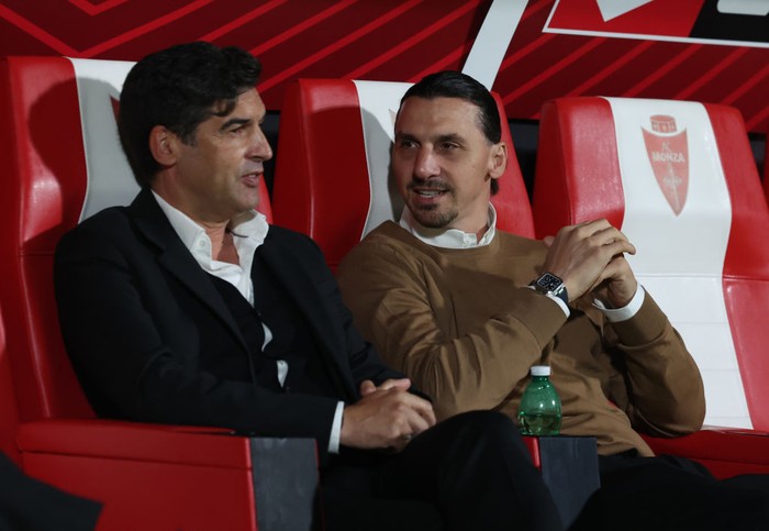 MONZA, ITALY - NOVEMBER 02:  Head coach of AC Milan Paulo Fonseca and Zlatan Ibrahimovic looks on before the Serie A match between Monza and Milan at U-Power Stadium on November 02, 2024 in Monza, Italy. (Photo by Claudio Villa/AC Milan via Getty Images)