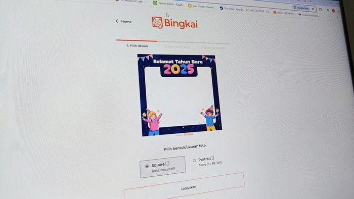 Tahun Baru 2025 akan segera datang dalam beberapa jam ke depan nih, detikers. Sepertinya membagikan keceriaan tersebut di media sosial adalah waktu yang tepat. Nah supaya postingan kalian menarik, jangan lupa hiasa foto dengan twibbon ya.