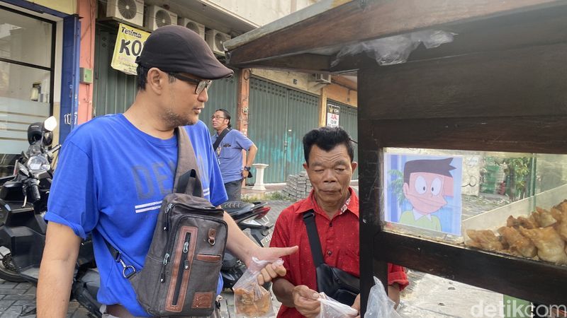 5 Penjual Makanan Mirip Seleb yang Viral Sepanjang 2024