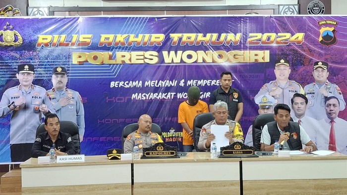 Agus pelaku pelemparan batu ke Bus Trans Jateng Solo-Wonogiri di Mapolres Wonogiri, Selasa (31/12/2024).
