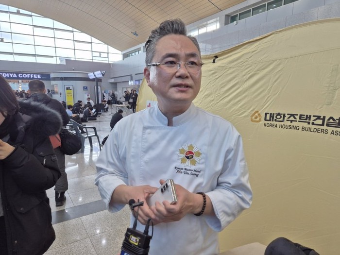 Aksi Chef Korea Bagi Makanan untuk Keluarga Korban Jeju Air Viral Tuai Pujian