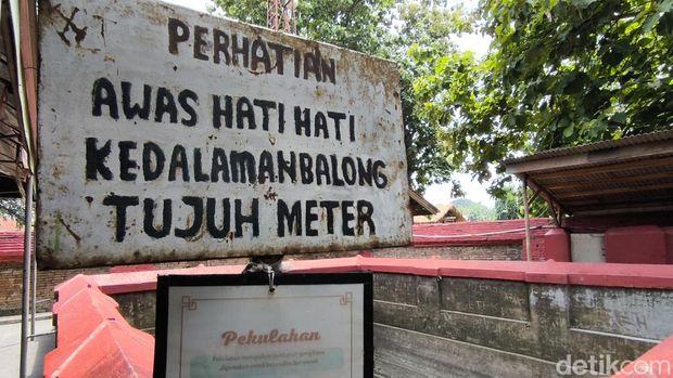Area situs dan masjid keramat Ki Buyut Trusmi Cirebon