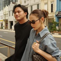 Mahalini dan Rizky Febian memilih berlibur ke Singapura. Keduanya memilih tampil bergaya simpel namun tetap stylish. Foto: Instagram