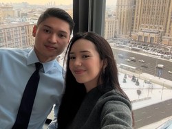 8 Gaya Artis Liburan Akhir Tahun 2024, Aurel-Atta Mesra Ciuman di Salju