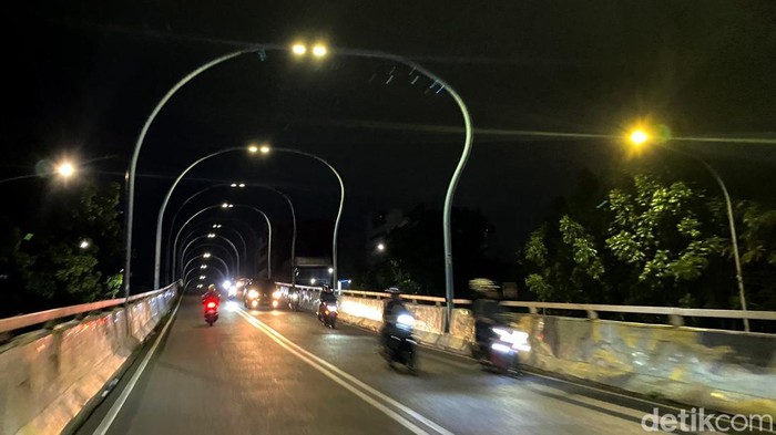 Arus lalu lintas di Flyover Antapani.