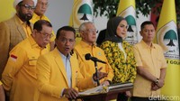 Ketua Umum Partai Golkar, Bahlil Lahadalia, tengah mempertimbangkan segala opsi perbaikan sistem pilkada di Indonesia yang disebut memakan biaya tinggi. 