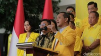 Ia menyebut Partai Golkar mengkaji sistem pilkada yang terbaik bagi semua pihak, termasuk jika ada pertimbangan tak harus dilakukan pemilihan langsung. 
