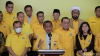Bahlil menyatakan pihaknya tengah mencari formulasi terbaik untuk pilkada. Ia menyinggung kemungkinan mencari pemimpin tak harus dengan cara pemilihan langsung. 