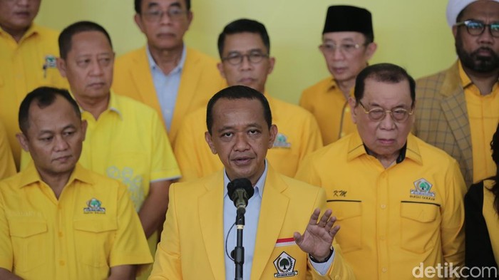 Bahlil Sampaikan Refleksi Akhir Tahun Partai Golkar 'Refleksi Akhir Tahun Partai Golkar' menyoroti program prioritas Asta Cita Presiden Prabowo Subianto. Golkar juga mengkaji opsi Pilkada tidak secara langsung.