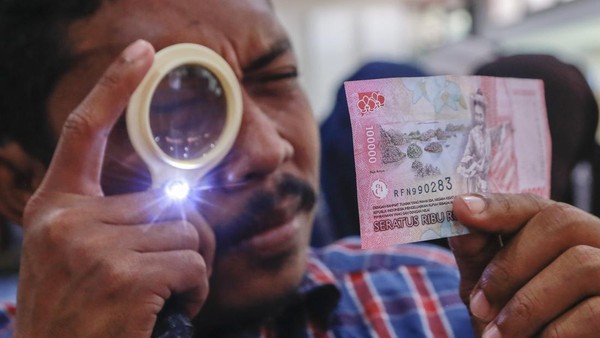 Begini Cara Cek Keaslian Uang Rupiah