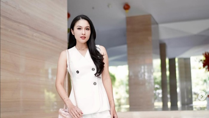 Gaya Mewah Sandra Dewi Gaya Mewah Sandra Dewi