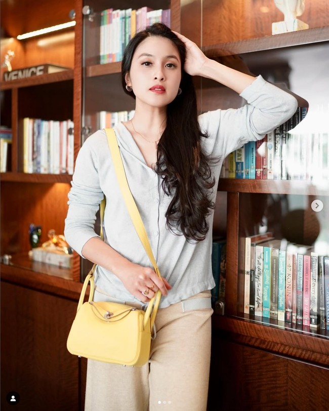 Kini penampilan Sandra Dewi di Instagramnya kembali jadi sorotan. Sebab sebuah akun di X mengungkap kalau Sandra Dewi dan suaminya Harvey Moeis ternyata menjadi penerima bantuan iuran (PBI) sejak 6 tahun lalu. Foto: Dok. Instagram