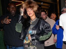 Balasan Rihanna untuk Netizen Pembenci Nama Anaknya Balasan Rihanna untuk Netizen Pembenci Nama Anaknya