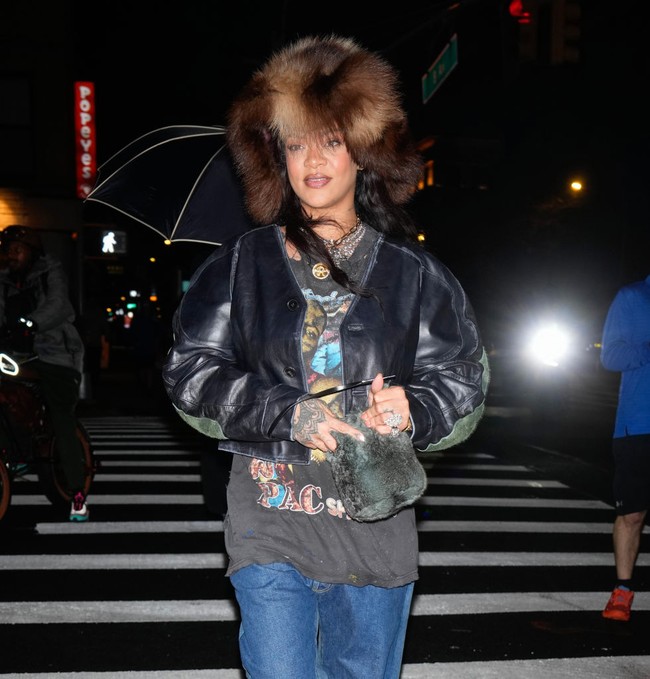 Penampilannya di sesi karaoke tersebut sempat beredar di media sosial dan ternyata meninggalkan kesan yang buruk. Penyanyi yang belum merilis album sejak 2016 ini dikritik karena vokalnya saat membawakan lagu hitsnya Needed Me dan Sex With Me. (Foto: XNY/Star Max/GC Images)